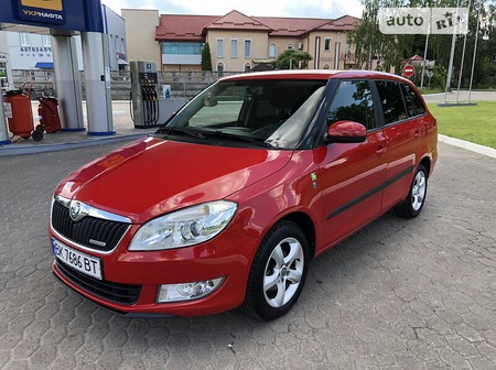 Skoda Fabia 2012  випуску Рівне з двигуном 1.2 л дизель універсал механіка за 5300 долл. 