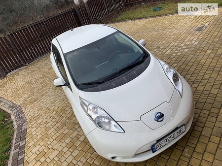 Nissan Leaf 2016  випуску Дніпро з двигуном 0 л електро хэтчбек автомат за 13999 долл. 