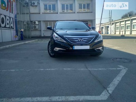 Hyundai Sonata 2013  випуску Запоріжжя з двигуном 2 л бензин седан автомат за 13200 долл. 