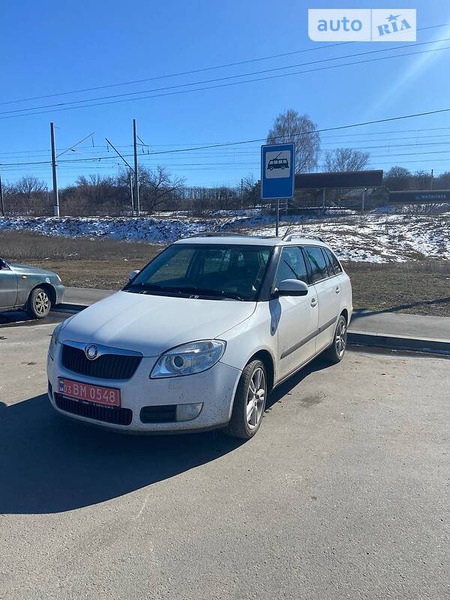 Skoda Fabia 2009  випуску Полтава з двигуном 1.4 л  універсал механіка за 5600 долл. 