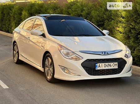 Hyundai Sonata 2014  випуску Київ з двигуном 2.4 л гібрид седан  за 11500 долл. 