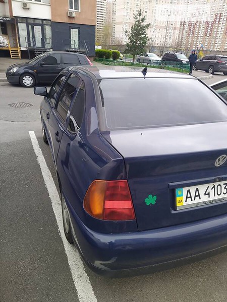 Volkswagen Polo 1997  випуску Київ з двигуном 1.4 л  седан механіка за 2900 долл. 