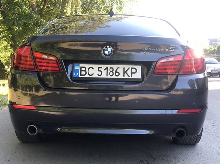 BMW 535 2013  випуску Львів з двигуном 3 л гібрид седан автомат за 18300 долл. 