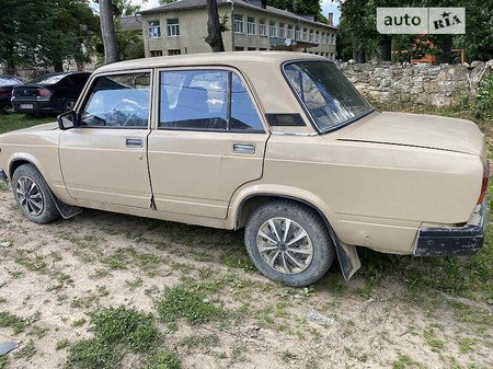 Lada 2105 1990  випуску Львів з двигуном 0 л  седан механіка за 500 долл. 