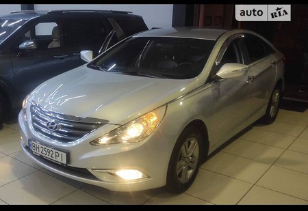 Hyundai Sonata 2013  випуску Одеса з двигуном 2 л газ седан автомат за 9000 долл. 