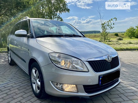 Skoda Fabia 2011  випуску Львів з двигуном 1.6 л дизель універсал механіка за 5800 долл. 