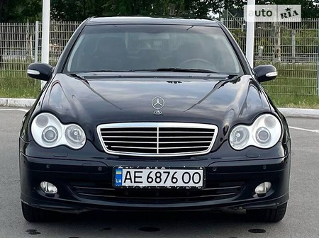 Mercedes-Benz C 280 2005  випуску Дніпро з двигуном 3 л  седан автомат за 5300 долл. 