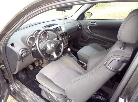 Alfa Romeo 147 2004  випуску Харків з двигуном 1.6 л бензин хэтчбек механіка за 4950 долл. 