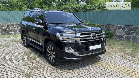 Toyota Land Cruiser 2019  випуску Черкаси з двигуном 4.6 л бензин позашляховик автомат за 72500 долл. 