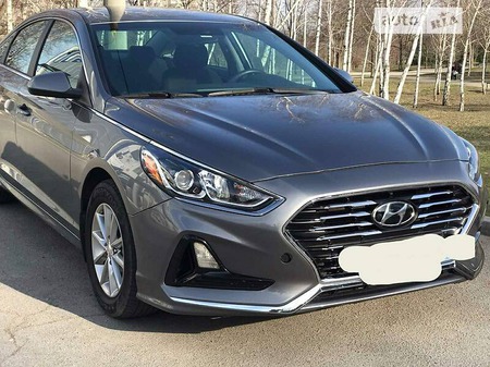 Hyundai Sonata 2018  випуску Запоріжжя з двигуном 2.4 л бензин седан автомат за 13999 долл. 