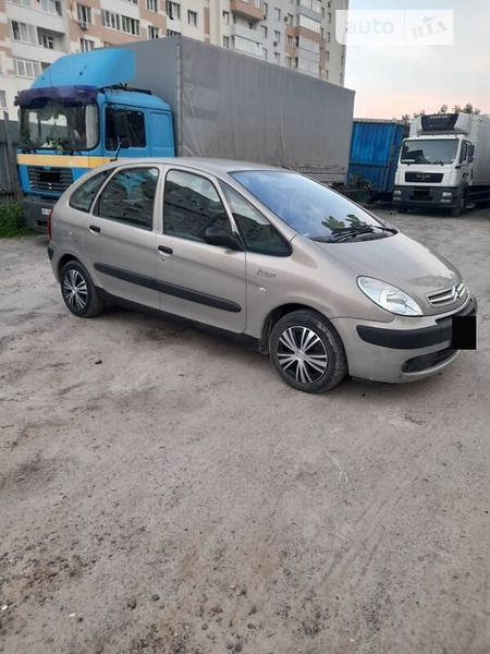 Citroen Xsara Picasso 2006  випуску Львів з двигуном 1.6 л бензин мінівен механіка за 2900 долл. 