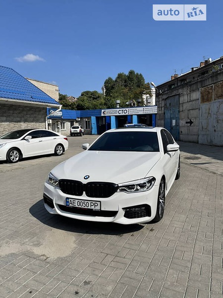 BMW 540 2017  випуску Дніпро з двигуном 0 л  седан  за 37700 долл. 