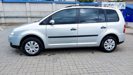 Volkswagen Touran 2004  випуску Одеса з двигуном 1.6 л бензин універсал механіка за 6490 долл. 