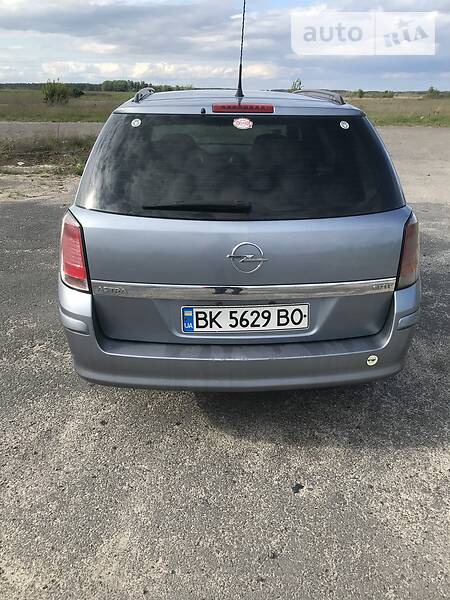 Opel Astra 2006  випуску Рівне з двигуном 1.3 л дизель універсал механіка за 4150 долл. 