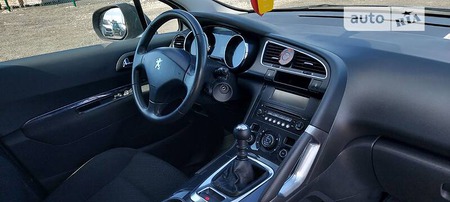 Peugeot 3008 2011  випуску Тернопіль з двигуном 1.6 л дизель мінівен механіка за 8299 долл. 