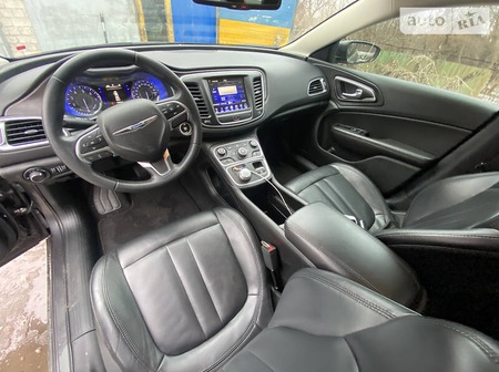 Chrysler 200 2016  випуску Запоріжжя з двигуном 0 л бензин седан автомат за 13300 долл. 