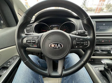 KIA Sedona 2017  випуску Чернівці з двигуном 3.3 л бензин позашляховик автомат за 13500 долл. 