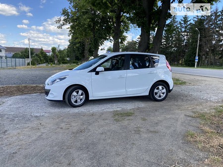 Renault Scenic 2011  випуску Хмельницький з двигуном 1.5 л дизель хэтчбек механіка за 5999 долл. 