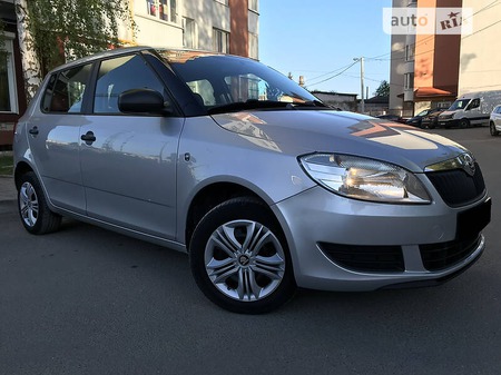 Skoda Fabia 2014  випуску Тернопіль з двигуном 1.6 л дизель хэтчбек механіка за 6490 долл. 