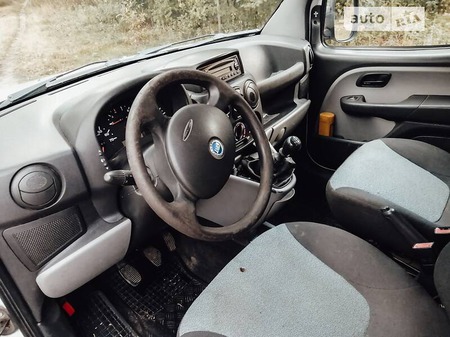 Fiat Doblo 2006  випуску Суми з двигуном 1.6 л газ мінівен механіка за 3200 долл. 