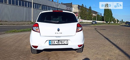 Renault Clio 2010  випуску Хмельницький з двигуном 1.2 л бензин хэтчбек механіка за 5800 долл. 