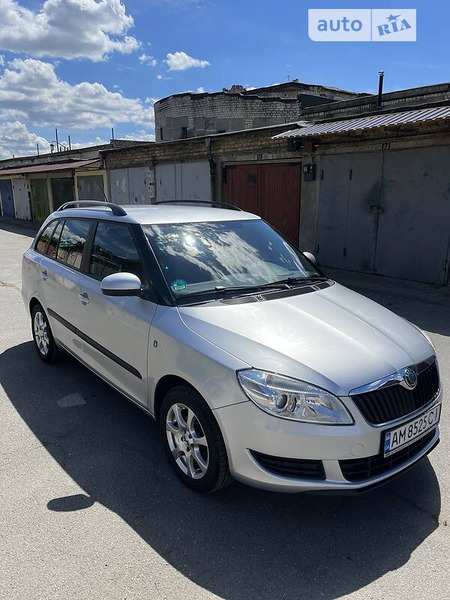 Skoda Fabia 2011  випуску Київ з двигуном 1.6 л дизель універсал механіка за 7500 долл. 