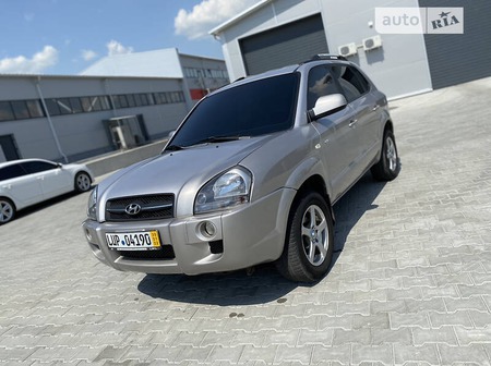 Hyundai Tucson 2005  випуску Луцьк з двигуном 2 л дизель позашляховик механіка за 6999 долл. 