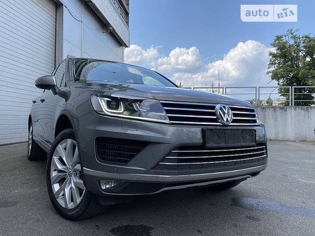 Volkswagen Touareg 2015  випуску Київ з двигуном 3 л дизель позашляховик автомат за 30999 долл. 