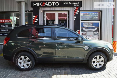 Chevrolet Captiva 2007  випуску Львів з двигуном 2.4 л бензин універсал механіка за 8700 долл. 