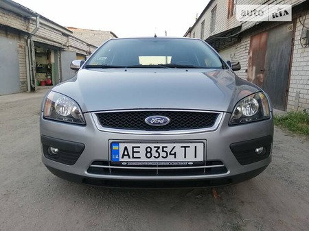 Ford Focus 2004  випуску Дніпро з двигуном 1.6 л бензин хэтчбек механіка за 3800 долл. 