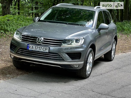 Volkswagen Touareg 2017  випуску Київ з двигуном 3 л дизель позашляховик автомат за 46500 долл. 