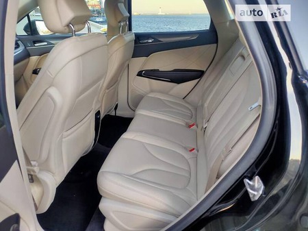 Lincoln MKS 2017  випуску Одеса з двигуном 2 л бензин позашляховик автомат за 19000 долл. 