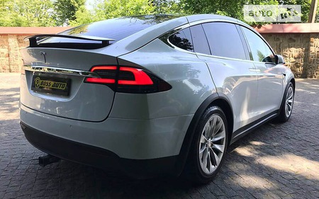 Tesla X 2016  випуску Чернівці з двигуном 0 л електро позашляховик автомат за 54500 долл. 