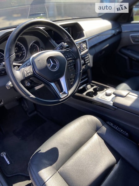 Mercedes-Benz E 250 2012  випуску Київ з двигуном 2.5 л дизель седан автомат за 18199 долл. 