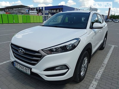 Hyundai Tucson 2016  випуску Івано-Франківськ з двигуном 2 л бензин позашляховик механіка за 18600 долл. 