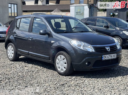 Dacia Sandero 2012  випуску Луцьк з двигуном 1.6 л бензин хэтчбек механіка за 5700 долл. 