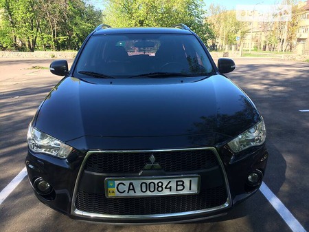 Mitsubishi Outlander XL 2010  випуску Черкаси з двигуном 0 л бензин позашляховик автомат за 11950 долл. 