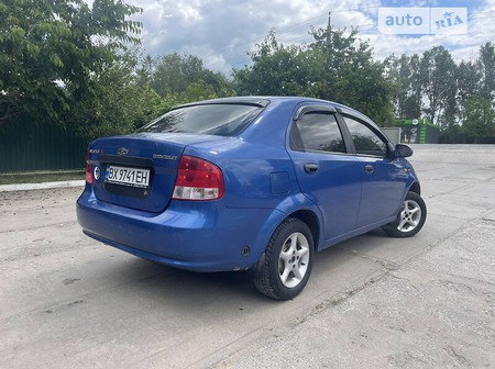 Chevrolet Aveo 2004  випуску Хмельницький з двигуном 1.5 л  седан механіка за 2399 долл. 