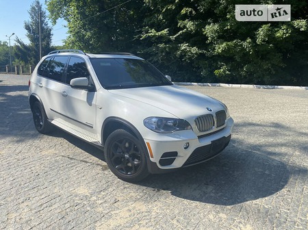 BMW X5 2012  випуску Чернівці з двигуном 3.5 л дизель позашляховик автомат за 17700 долл. 