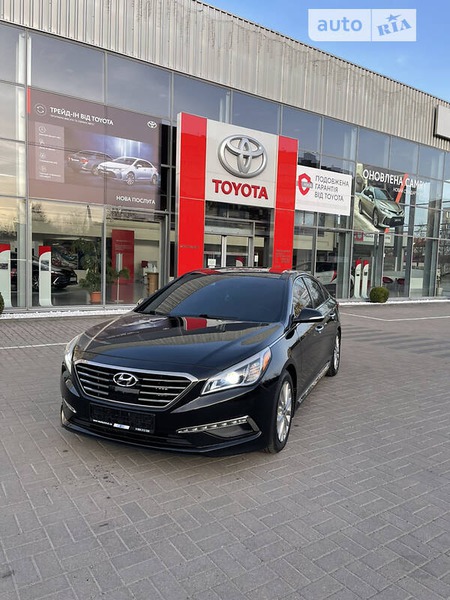 Hyundai Sonata 2015  випуску Луцьк з двигуном 2.4 л бензин седан автомат за 15300 долл. 