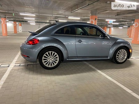 Volkswagen Beetle 2018  випуску Київ з двигуном 2 л бензин хэтчбек автомат за 19600 долл. 