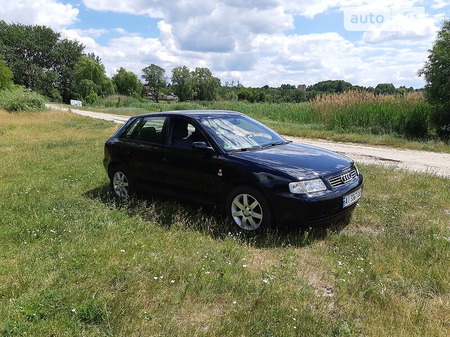 Audi A3 Limousine 2000  випуску Київ з двигуном 0 л бензин хэтчбек механіка за 4700 долл. 