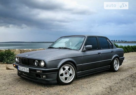 BMW 320 1989  випуску Одеса з двигуном 0 л бензин седан механіка за 4800 долл. 