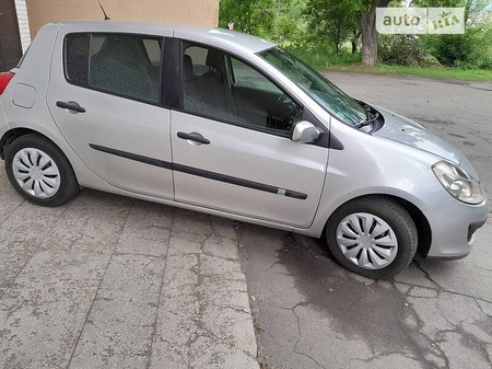 Renault Clio 2006  випуску Черкаси з двигуном 0 л дизель хэтчбек механіка за 4200 долл. 