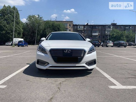 Hyundai Sonata 2015  випуску Запоріжжя з двигуном 2 л бензин седан автомат за 17500 долл. 