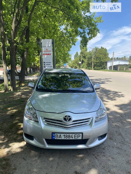 Toyota Corolla 2010  випуску Кропивницький з двигуном 2 л дизель універсал механіка за 6900 долл. 