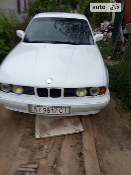 BMW 520 1988  випуску Чернігів з двигуном 2 л  седан механіка за 3000 долл. 