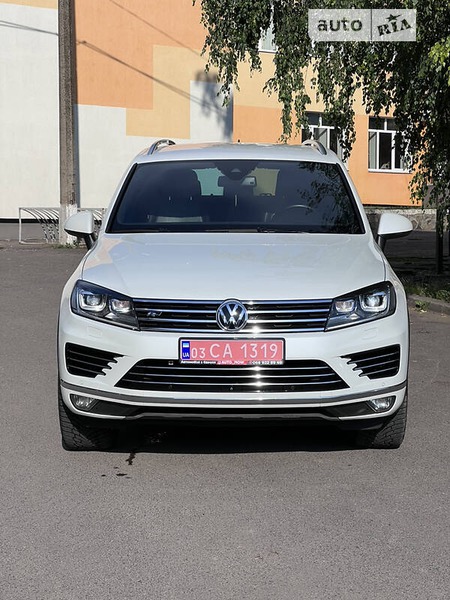 Volkswagen Touareg 2016  випуску Київ з двигуном 3 л дизель позашляховик автомат за 32800 долл. 