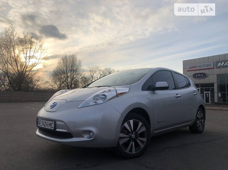 Nissan Leaf 2015  випуску Луцьк з двигуном 0 л електро хэтчбек  за 14200 долл. 