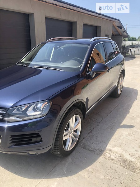 Volkswagen Touareg 2012  випуску Київ з двигуном 4.2 л дизель універсал автомат за 28400 долл. 